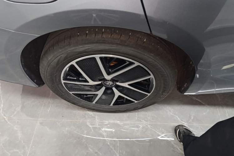 Used BYD Qin L 2024 DM-i 80KM Beyond Model Right Rear Wheel Hub