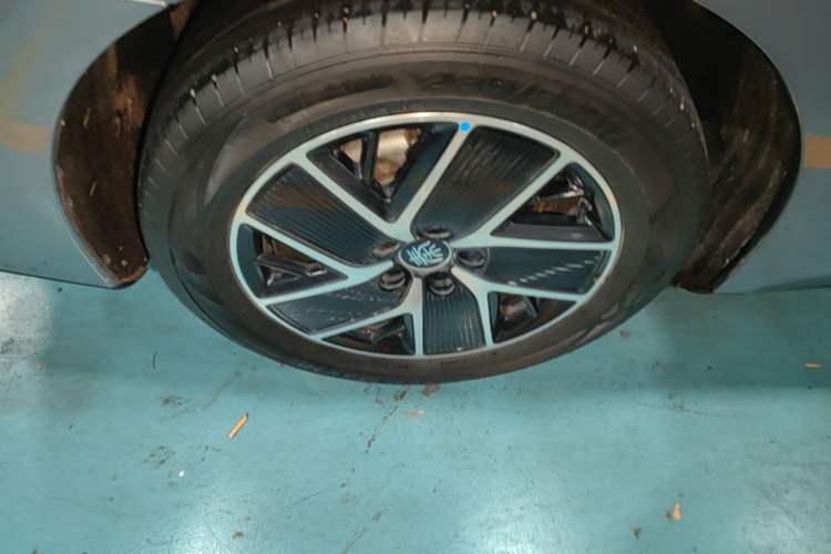 Used BYD Qin L 2024 DM-i 80KM Beyond Model Right Rear Wheel Hub