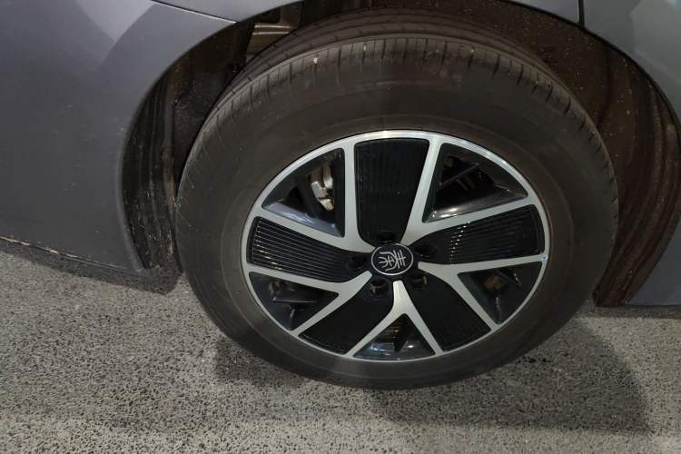 Used BYD Qin L 2024 DM-i 120KM Beyond Model Right Rear Wheel Hub