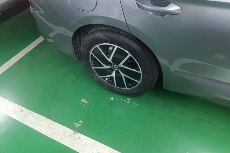 Used BYD Qin L 2024 DM-i 120KM Leading Model Right Rear Wheel Hub