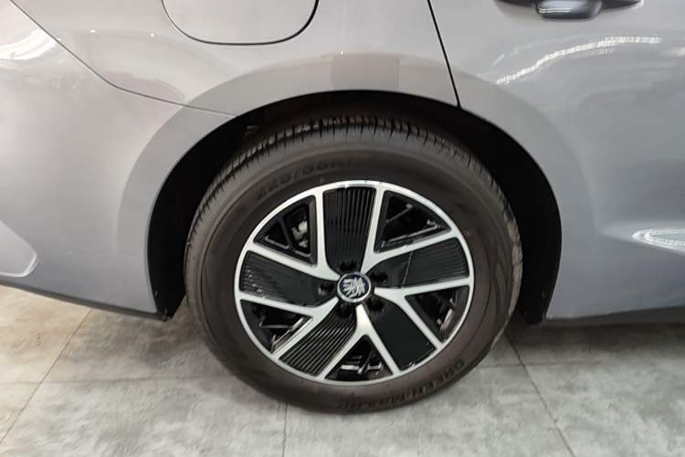 Used BYD Qin L 2024 DM-i 120KM Beyond Model Right Rear Wheel Hub
