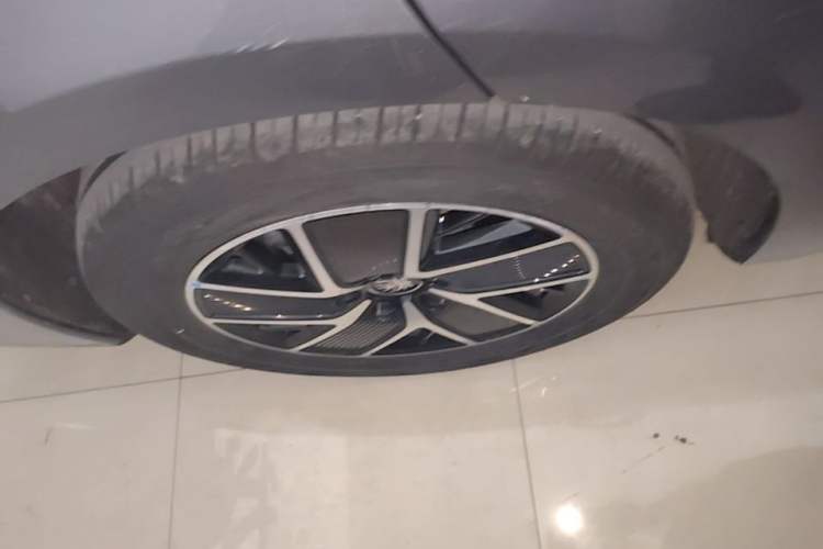Used BYD Qin L 2024 DM-i 120KM Leading Model Right Rear Wheel Hub