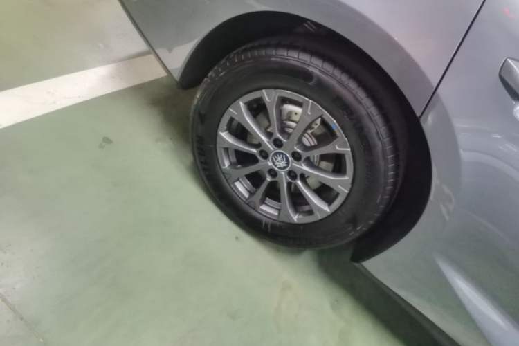 Used BYD Qin L 2024 DM-i 80KM Leading Model Right Rear Wheel Hub