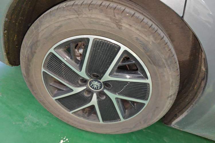Used BYD Qin L 2024 DM-i 120KM Leading Model Right Rear Wheel Hub