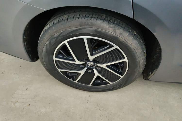 Used BYD Qin L 2024 DM-i 120KM Leading Model Right Rear Wheel Hub