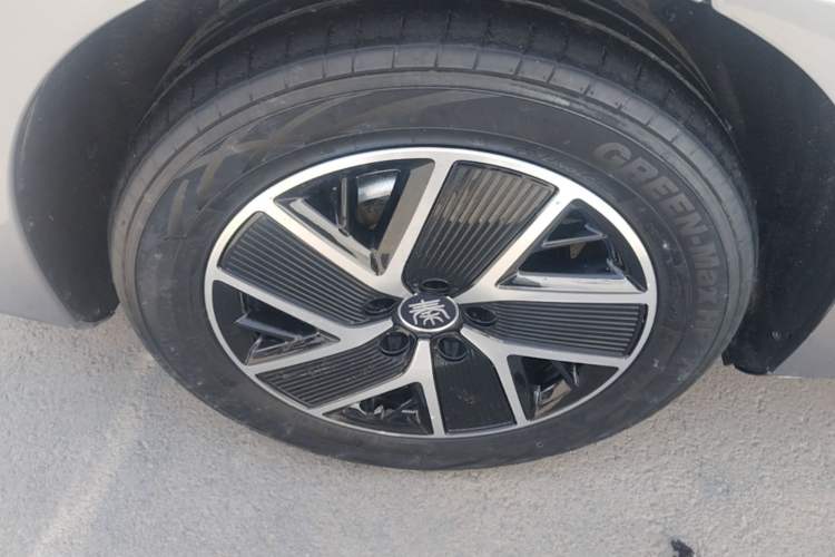 Used BYD Qin L 2024 DM-i 120KM Leading Model Right Rear Wheel Hub