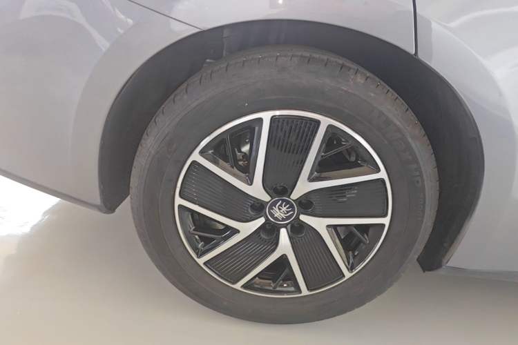 Used BYD Qin L 2024 DM-i 80KM Beyond Model Right Rear Wheel Hub