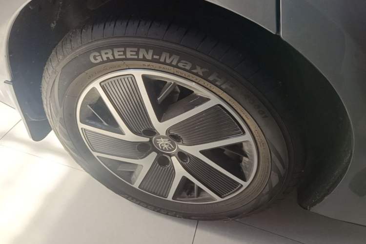 Used BYD Qin L 2024 DM-i 80KM Beyond Model Right Rear Wheel Hub