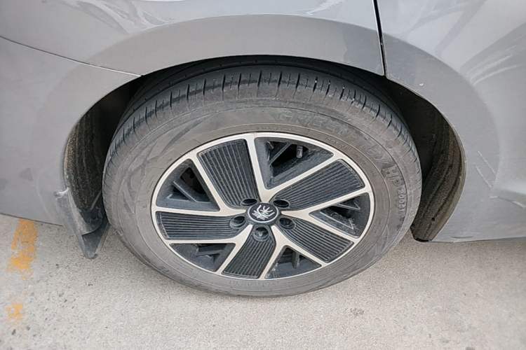 Used BYD Qin L 2024 DM-i 120KM Leading Model Right Rear Wheel Hub