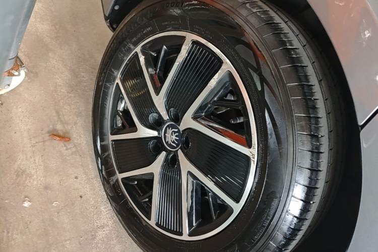 Used BYD Qin L 2024 DM-i 80KM Beyond Model Right Rear Wheel Hub