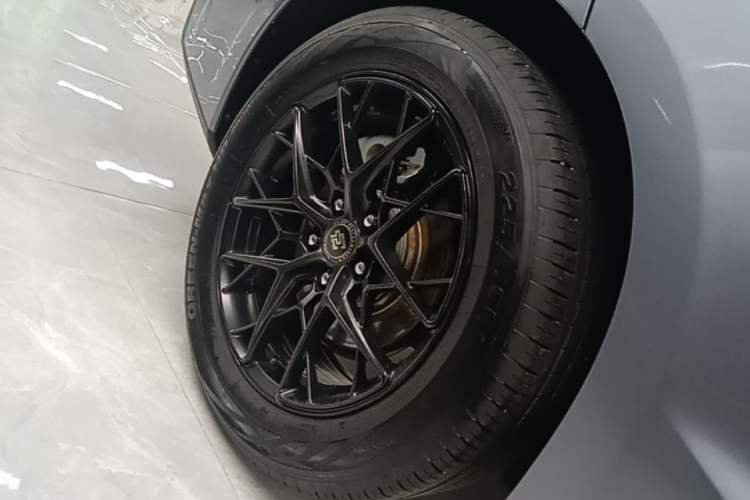 Used BYD Qin L 2024 DM-i 80KM Beyond Model Right Rear Wheel Hub