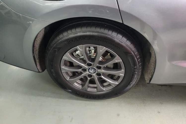 Used BYD Qin L 2024 DM-i 80KM Leading Model Right Rear Wheel Hub