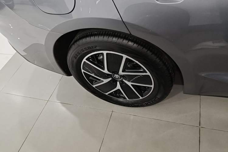 Used BYD Qin L 2024 DM-i 120KM Beyond Model Right Rear Wheel Hub