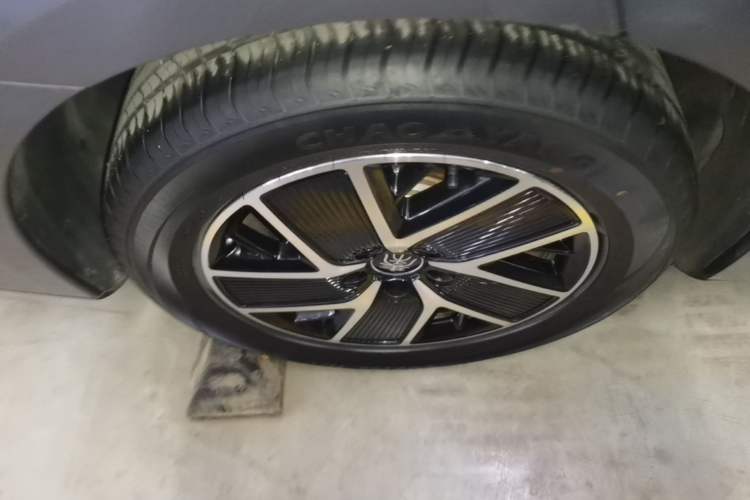 Used BYD Qin L 2024 DM-i 120KM Leading Model Right Rear Wheel Hub
