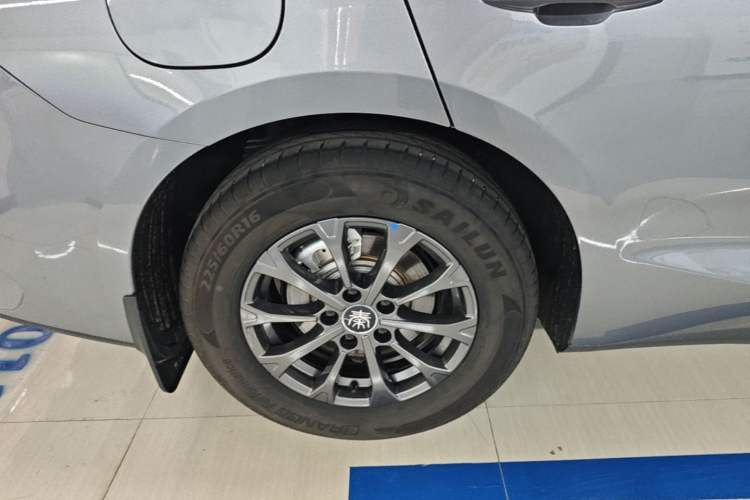 Used BYD Qin L 2024 DM-i 80KM Leading Model Right Rear Wheel Hub