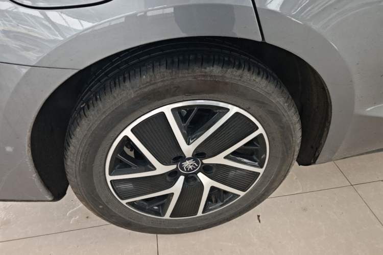 Used BYD Qin L 2024 DM-i 120KM Beyond Model Right Rear Wheel Hub