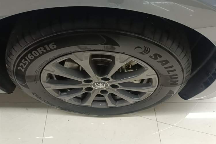 Used BYD Qin L 2024 DM-i 80KM Leading Model Right Rear Wheel Hub