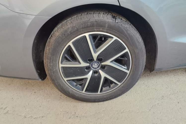 Used BYD Qin L 2024 DM-i 80KM Beyond Model Right Rear Wheel Hub
