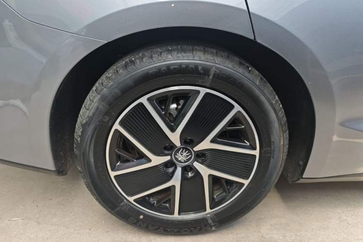 Used BYD Qin L 2024 DM-i 80KM Beyond Model Right Rear Wheel Hub