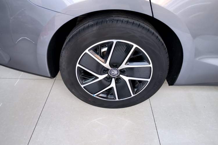 Used BYD Qin L 2024 DM-i 80KM Beyond Model Right Rear Wheel Hub