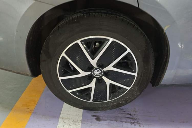 Used BYD Qin L 2024 DM-i 80KM Beyond Model Right Rear Wheel Hub
