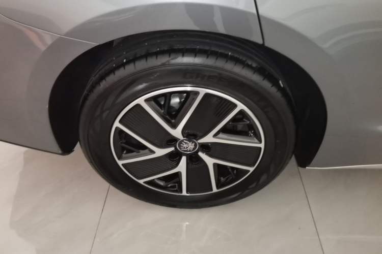 Used BYD Qin L 2024 DM-i 80KM Beyond Model Right Rear Wheel Hub