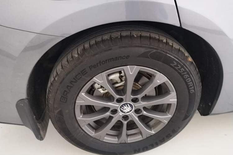 Used BYD Qin L 2024 DM-i 80KM Leading Model Right Rear Wheel Hub