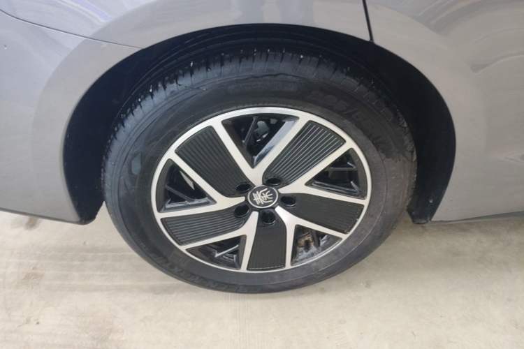 Used BYD Qin L 2024 DM-i 80KM Beyond Model Right Rear Wheel Hub