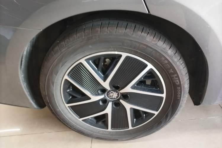 Used BYD Qin L 2024 DM-i 80KM Beyond Model Right Rear Wheel Hub