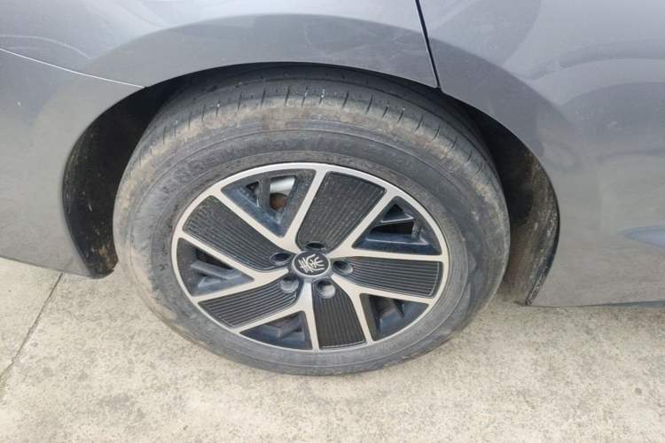 Used BYD Qin L 2024 DM-i 120KM Beyond Model Right Rear Wheel Hub