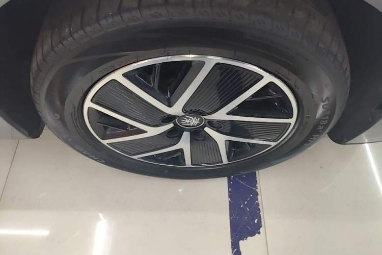 Used BYD Qin L 2024 DM-i 120KM Leading Model Right Rear Wheel Hub