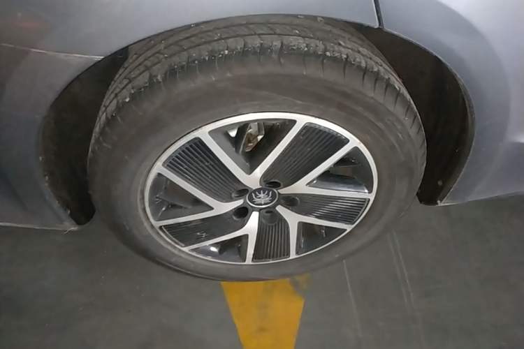 Used BYD Qin L 2024 DM-i 120KM Leading Model Right Rear Wheel Hub