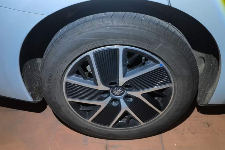 Used BYD Qin L 2024 DM-i 120KM Beyond Model Right Rear Wheel Hub