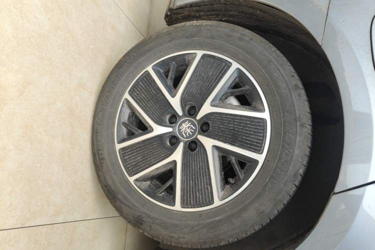 Used BYD Qin L 2024 DM-i 120KM Leading Model Right Rear Wheel Hub