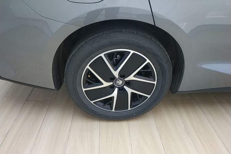 Used BYD Qin L 2024 DM-i 120KM Beyond Model Right Rear Wheel Hub