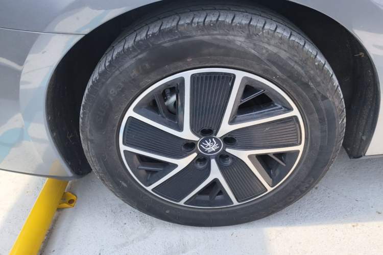 Used BYD Qin L 2024 DM-i 80KM Beyond Model Right Rear Wheel Hub