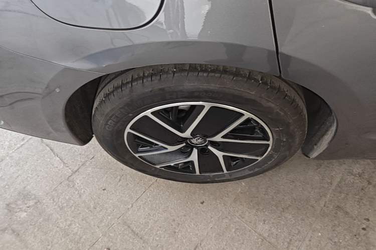 Used BYD Qin L 2024 DM-i 80KM Beyond Model Right Rear Wheel Hub