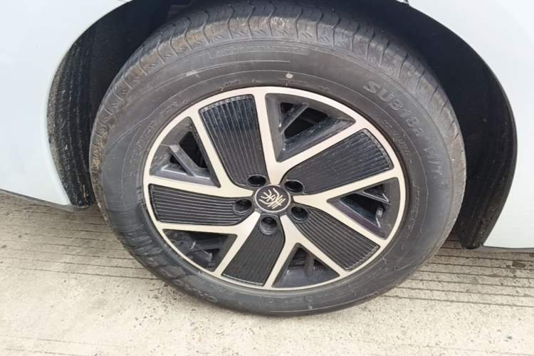 Used BYD Qin L 2024 DM-i 80KM Beyond Model Right Rear Wheel Hub
