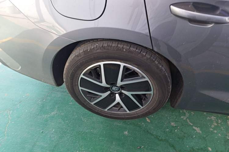 Used BYD Qin L 2024 DM-i 80KM Beyond Model Right Rear Wheel Hub