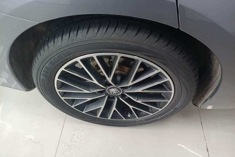 Used BYD Qin L 2024 DM-i 120KM Excellence Model Right Rear Wheel Hub