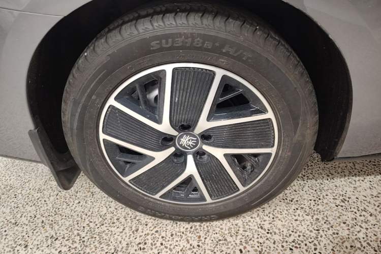Used BYD Qin L 2024 DM-i 80KM Beyond Model Right Rear Wheel Hub