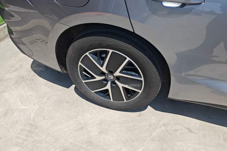 Used BYD Qin L 2024 DM-i 120KM Leading Model Right Rear Wheel Hub