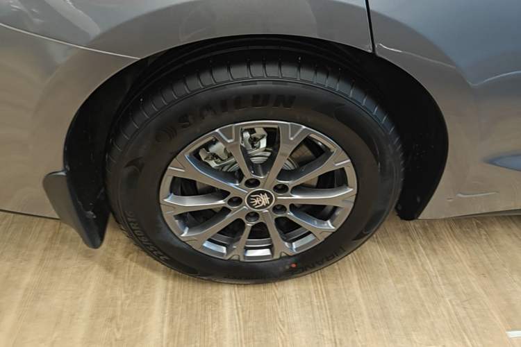 Used BYD Qin L 2024 DM-i 80KM Leading Model Right Rear Wheel Hub