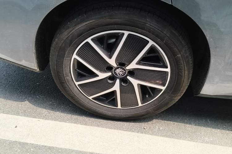 Used BYD Qin L 2024 DM-i 120KM Leading Model Right Rear Wheel Hub