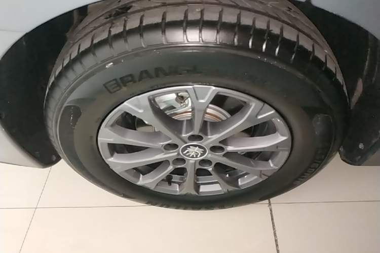 Used BYD Qin L 2024 DM-i 80KM Leading Model Right Rear Wheel Hub