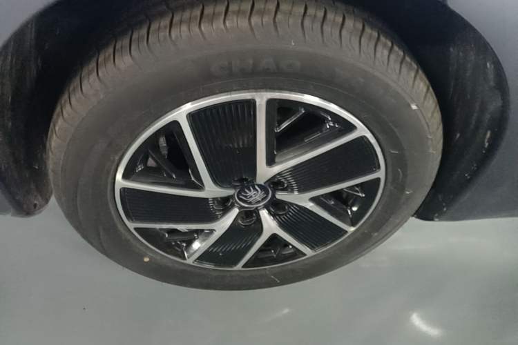Used BYD Qin L 2024 DM-i 120KM Beyond Model Right Rear Wheel Hub