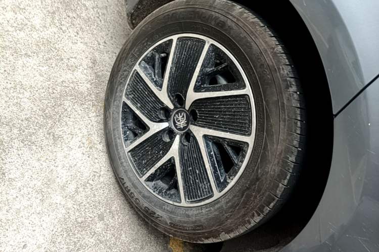 Used BYD Qin L 2024 DM-i 80KM Beyond Model Right Rear Wheel Hub