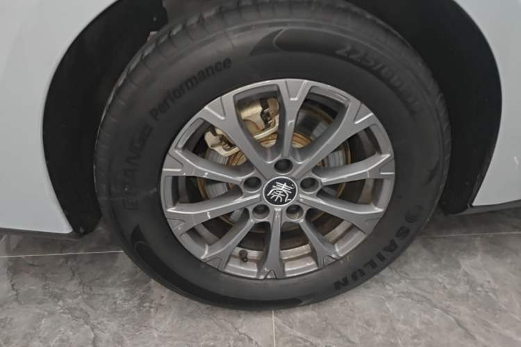 Used BYD Qin L 2024 DM-i 80KM Leading Model Right Rear Wheel Hub