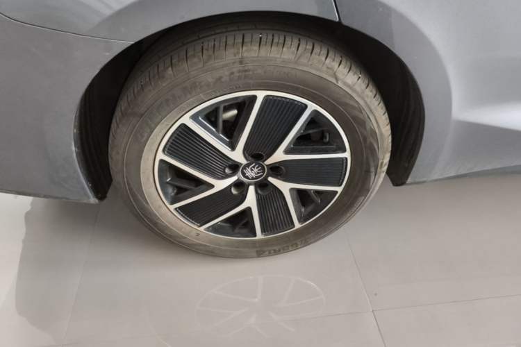 Used BYD Qin L 2024 DM-i 120KM Beyond Model Right Rear Wheel Hub