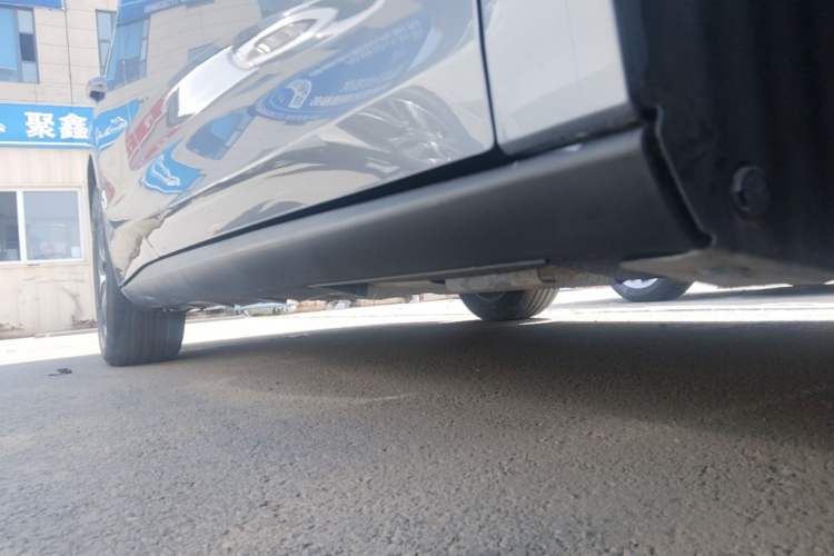 Used BYD Qin L 2024 DM-i 120KM Leading Model Right Side Sill